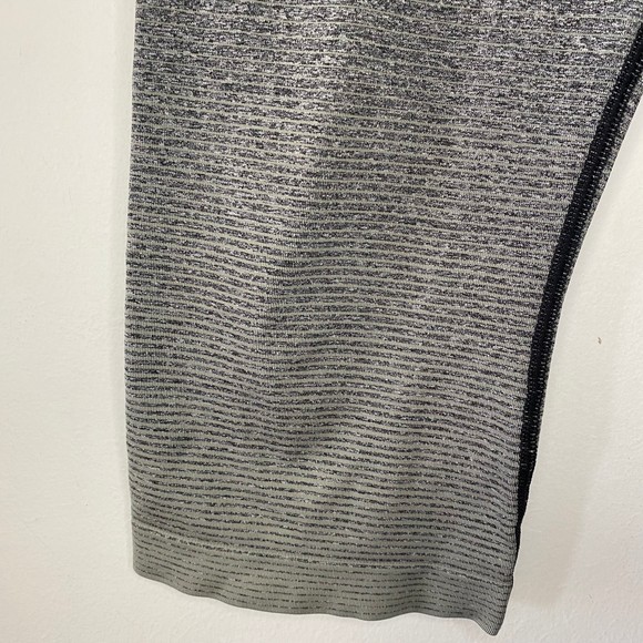 BROOKS woman's size small S Strecker DriLayer cycling biking stripe capri pants - Picture 9 of 11